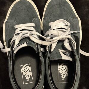 Vans unisex Charcoal Suede Sneakers